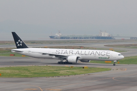 エバー航空、スターアライアンス塗装機が関空に: 山河彩時記