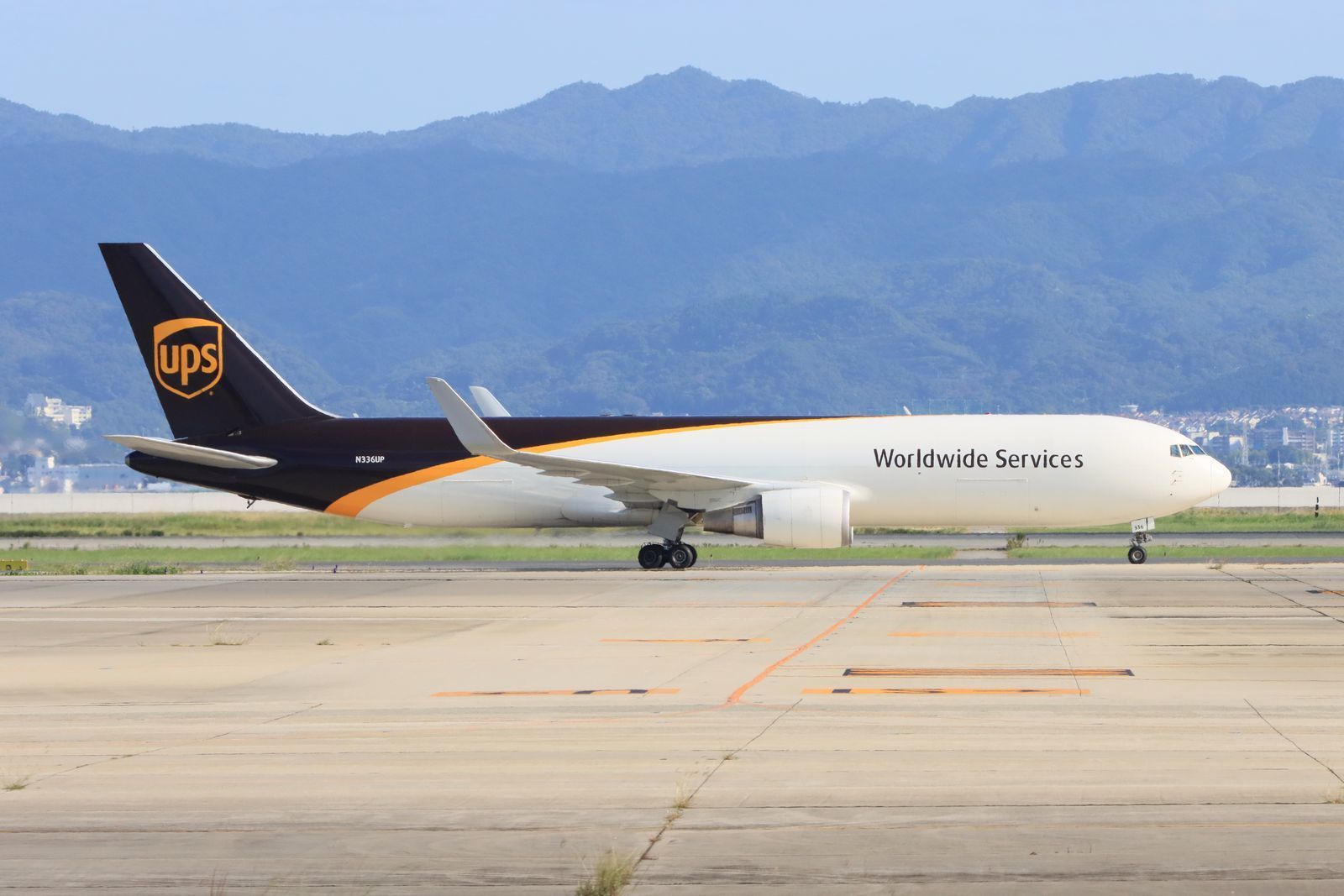吉祥航空の「绚彩花瓣」特別塗装機を撮影に関空へ: 山河彩時記 吉祥航空の「绚彩花瓣」特別塗装機を撮影に関空へ: 山河彩時記