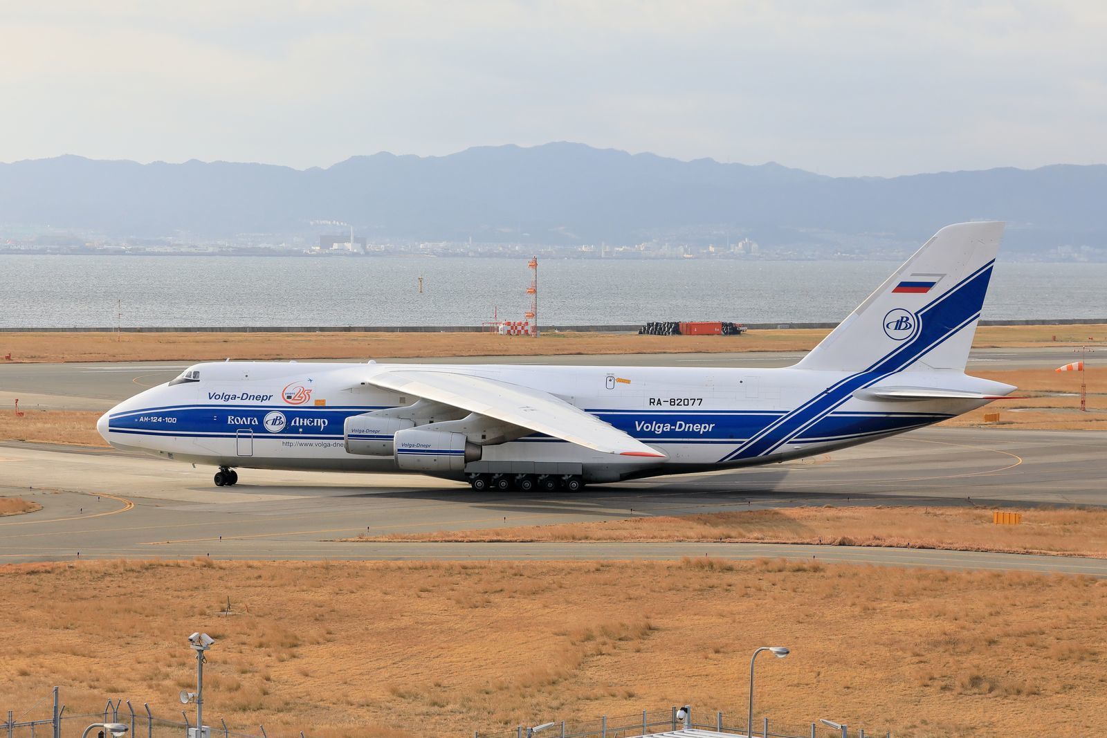 ヴォルガ・ドニエプル航空のＡｎ－１２４: 山河彩時記