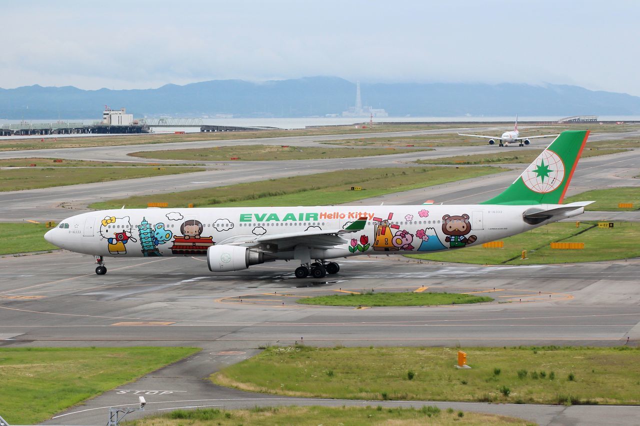 エバー航空 ハローキティ アラウンドザ・ワールド エアバス A330-300-